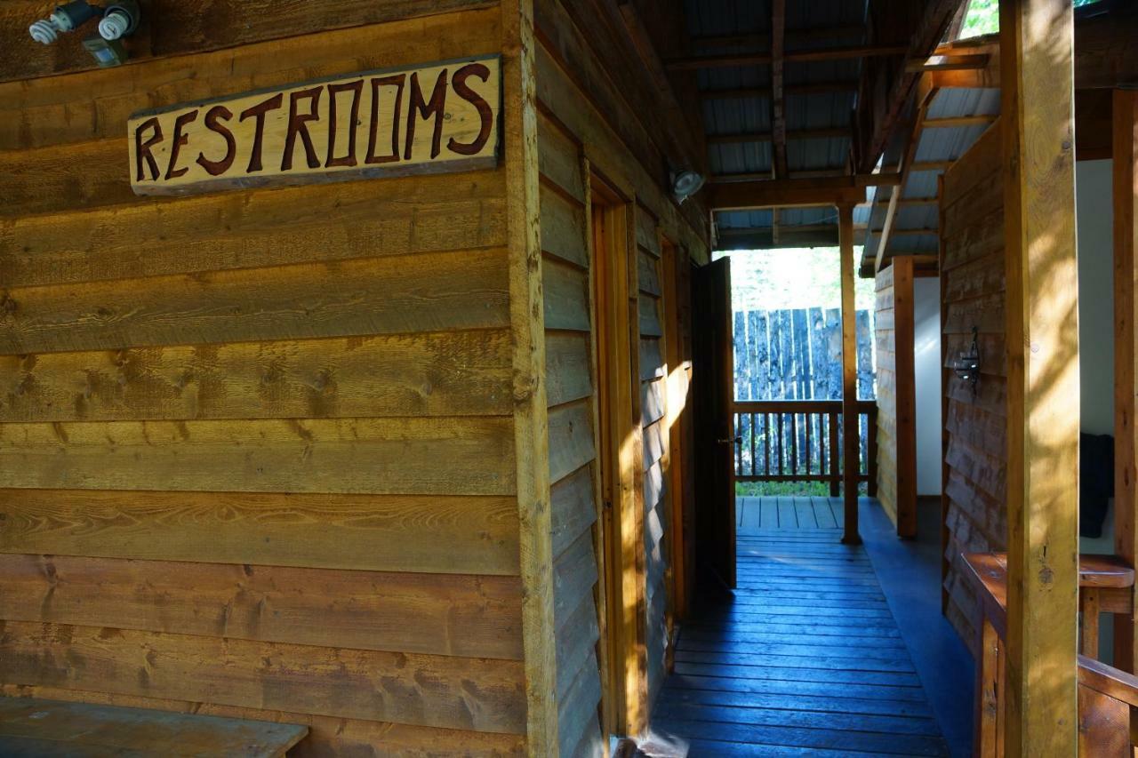 Sven'S Basecamp Hostel Fairbanks Exterior photo